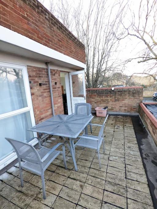 A&A Apartment Basildon Nevendon 外观 照片